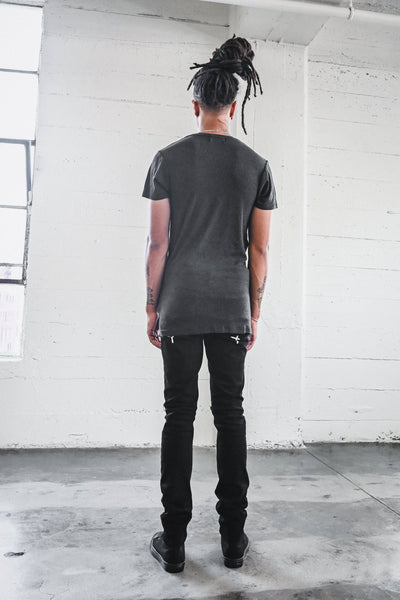 GERIPPTES T-SHIRT MIT RUNDHALSAUSSCHNITT // ANTHRAZIT