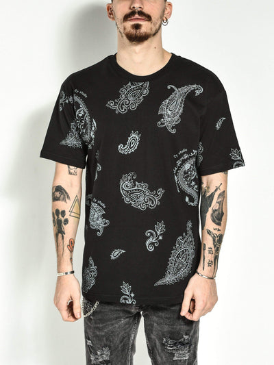 Schwarzes T-Shirt mit Bandana