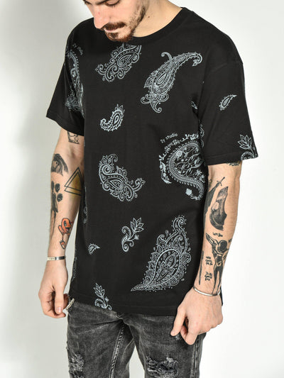 Schwarzes T-Shirt mit Bandana