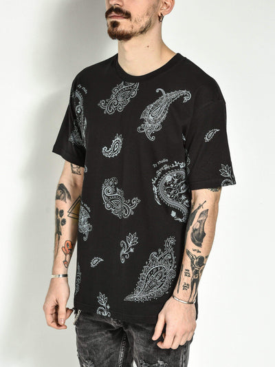Schwarzes T-Shirt mit Bandana