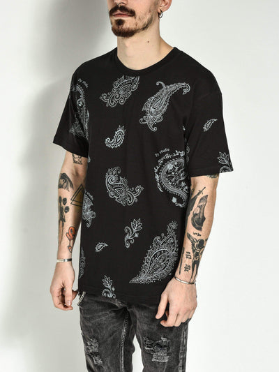 Schwarzes T-Shirt mit Bandana