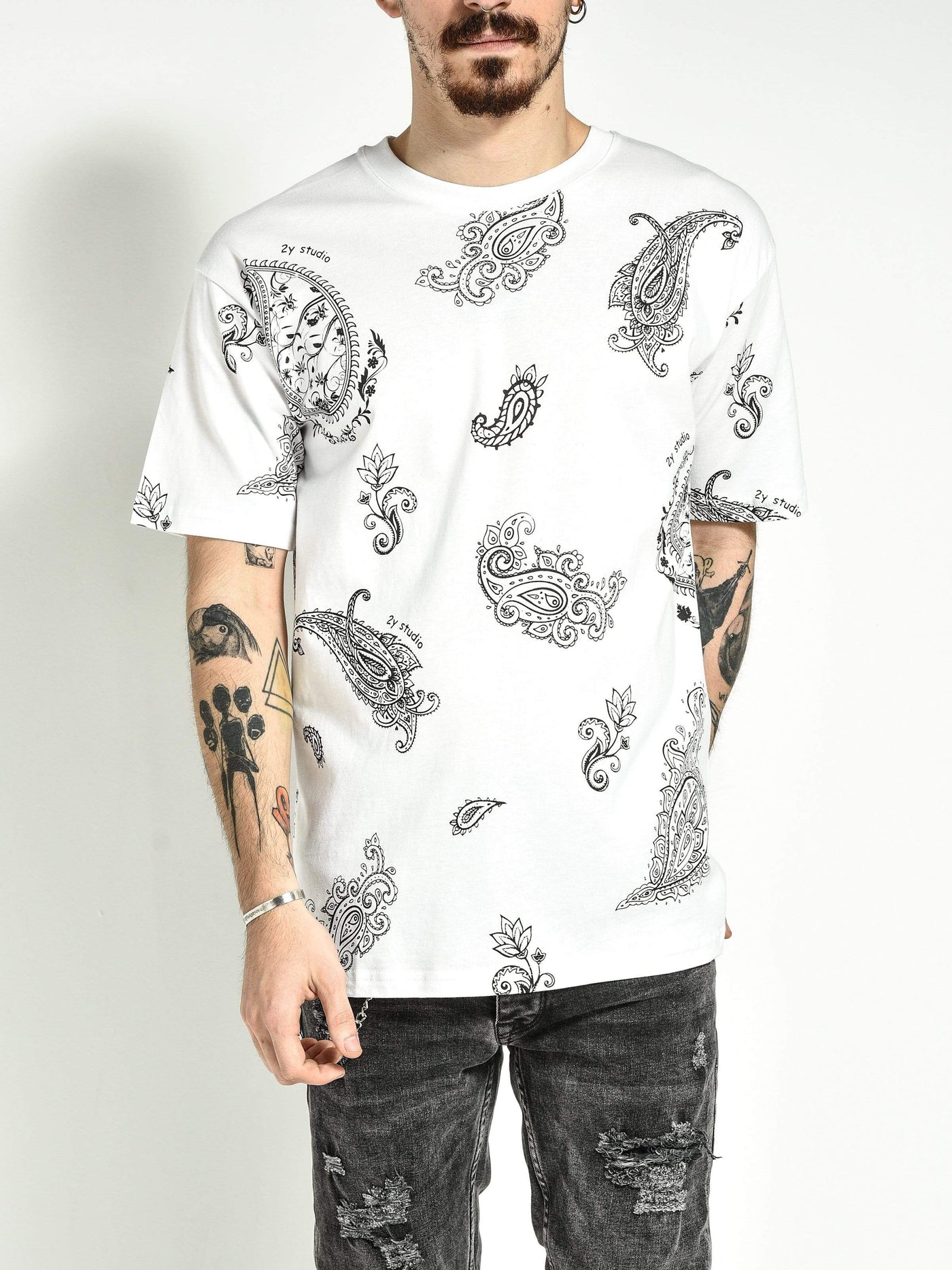 Weißes T-Shirt mit Bandana