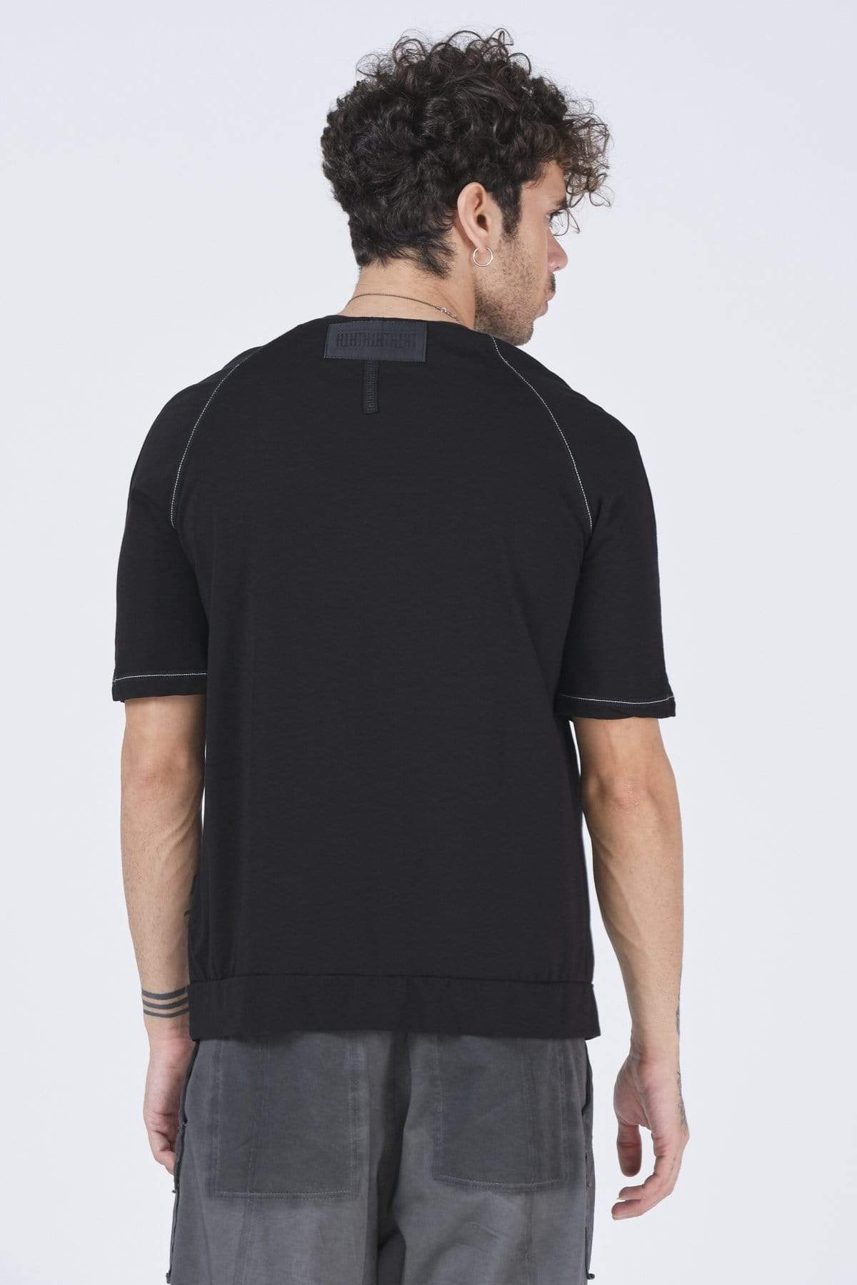 Modernes Patch-T-Shirt