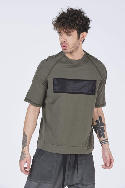 Modernes Patch-T-Shirt