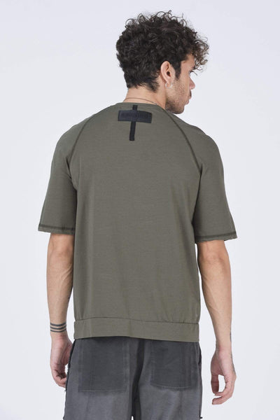 Modernes Patch-T-Shirt