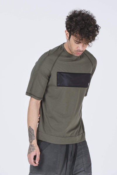 Modernes Patch-T-Shirt