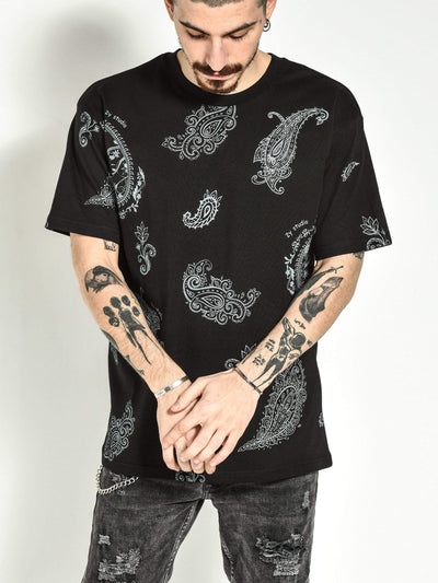 Schwarzes T-Shirt mit Bandana