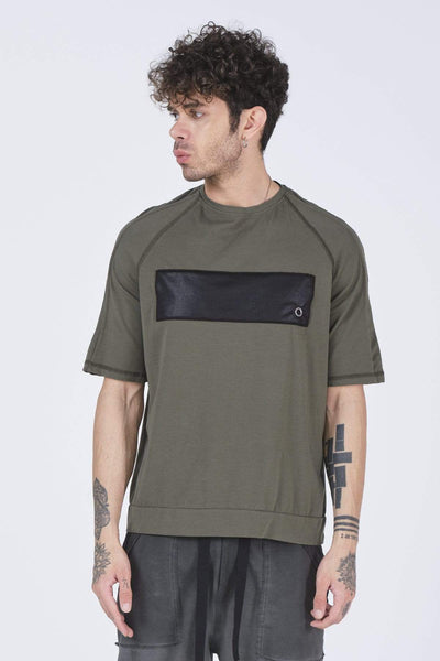 Modernes Patch-T-Shirt