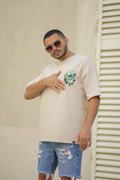 Cremefarbenes Oversize-T-Shirt mit Totenkopf-Stickerei